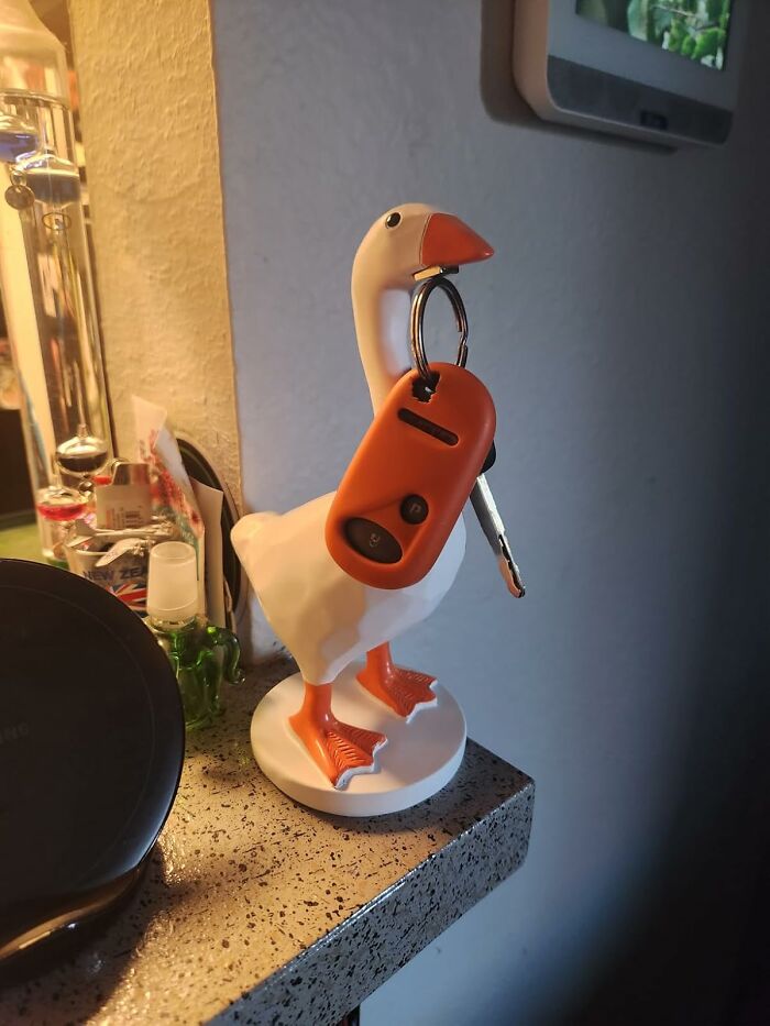 Keep Your Keys Captive by a Tiny Goose With This Magnetic Goose Key Holder
