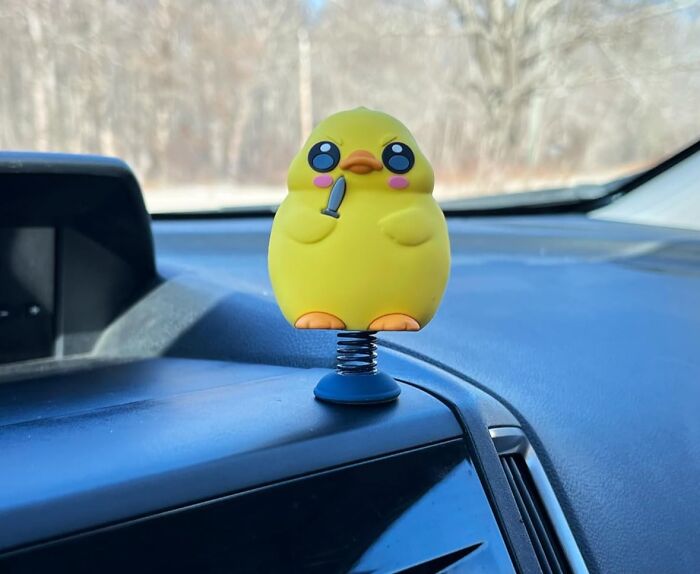 Say What You’re Really Feeling in Traffic With This Dashboard Duck Holding a Knife