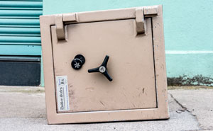 We Asked Ex-Burglars: Where NOT To Hide Your Stuff If You Like It