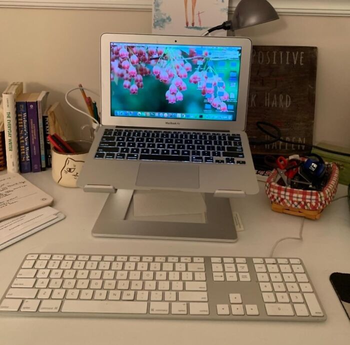 Straighten Up! The Hunchback of Desk Pain Hates This Aluminum Laptop Riser