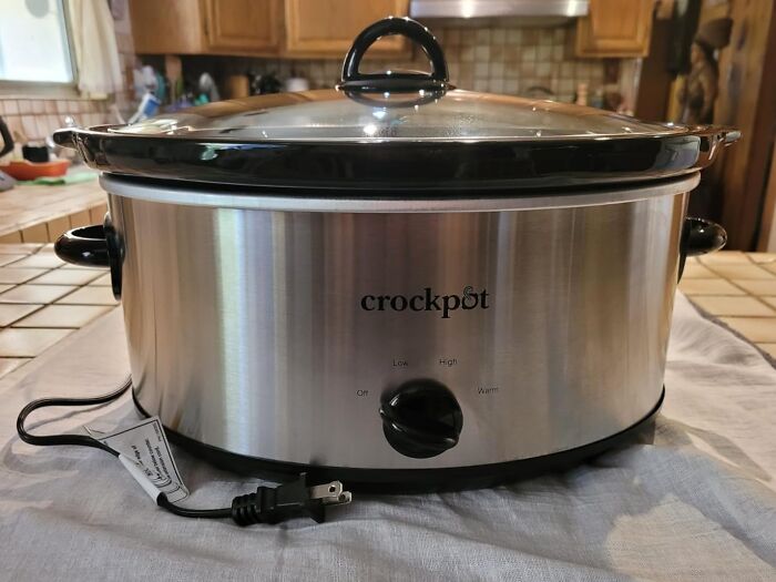Your Kitchen’s Newest MVP: The 7 Quart Crock-Pot That Cooks While You Netflix
