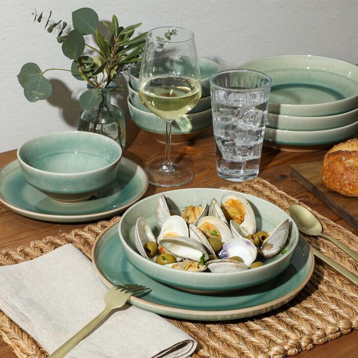 Upgrade From Cereal-In-A-Mug to Dinner Party Ready with This 16-Piece Ceramic Dinnerware Set
