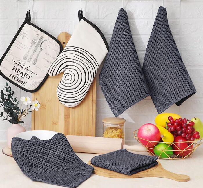Save Their Sad Dish Towels with This 6-Pack of Waffle Weave Kitchen Cloths