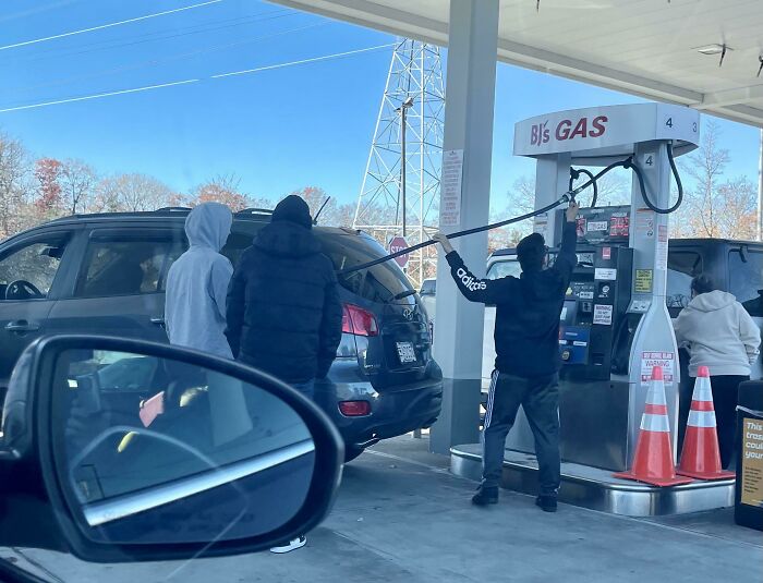 Three Kids at Gas Station Don’t Know How to Pump Gas... At All
