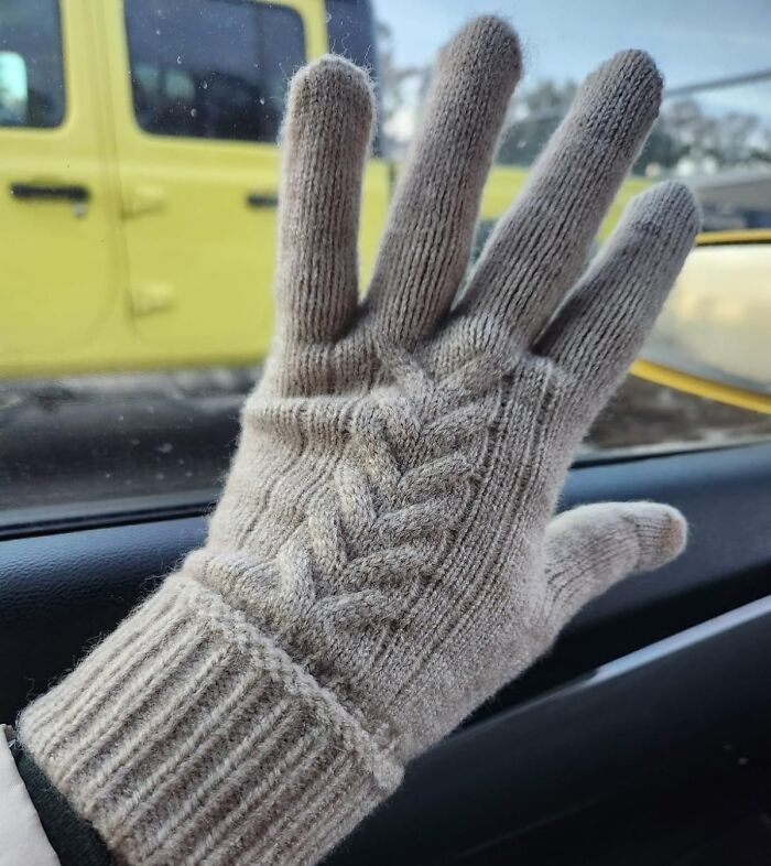 Send That Important Text Without Frozen Fingers Thanks To These Touchscreen Gloves