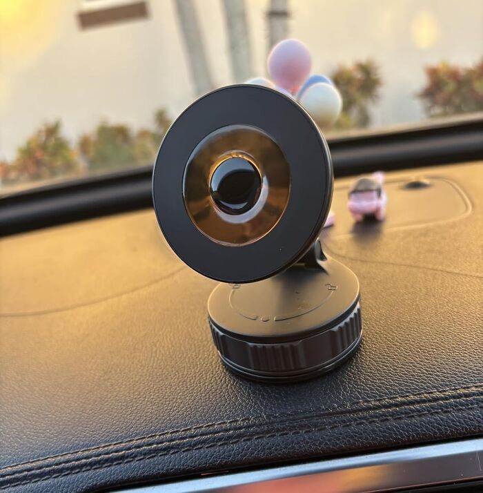 No More Phone Faceplants in Your Car Thanks to This Magnetic Holder