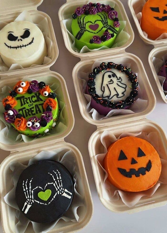 Mini Halloween Cakes to Trick and Treat Your Tastebuds