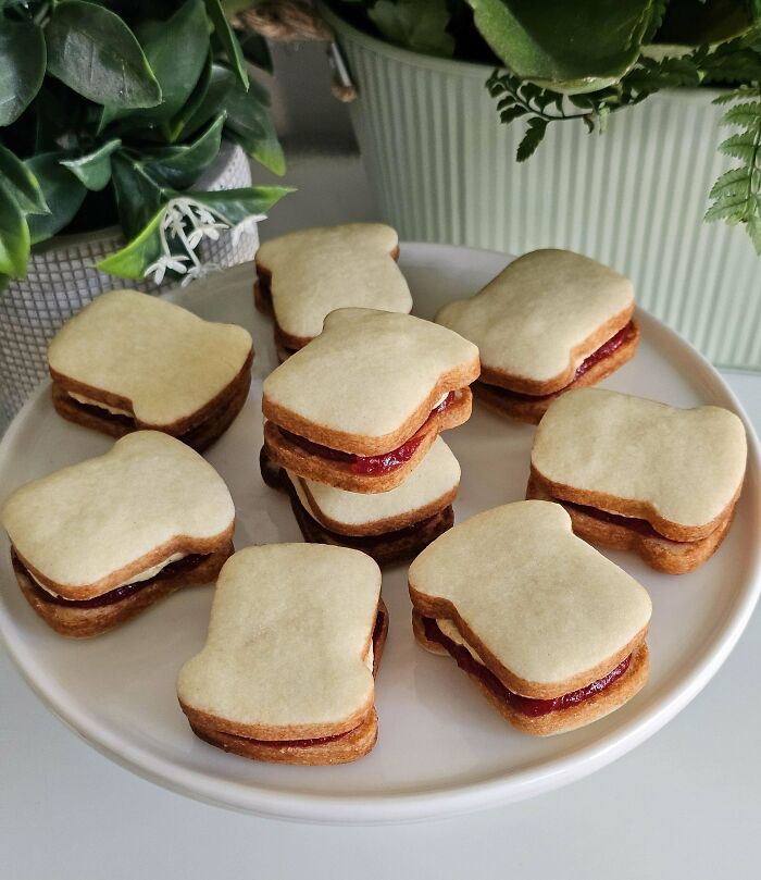 Peanut Butter & Jelly on Shortbread - So Good!