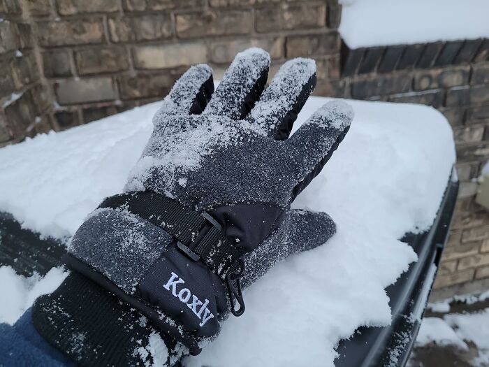Say Goodbye To Frozen Fingers With These Winter Gloves With Touch Screen Pads