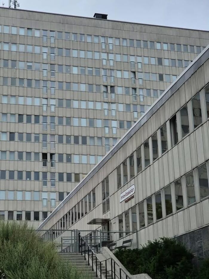 Stockholm’s ‘Innovitaskolan’ or ‘Brutal School’? You Decide!