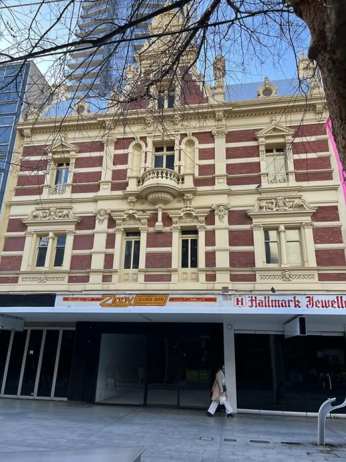 Adelaide: Beautiful Old Buildings Let Down by Shoddy Bottoms