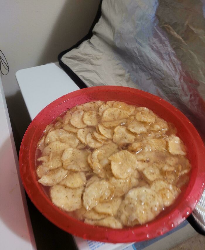 Roommate Was Over-Peppered Chips, So They Did This... Yep.