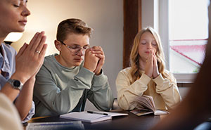 Oops, They Totally Missed That Social Cue! 30 Hilariously Awkward Moments