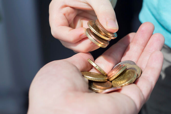 Oops, They Totally Missed That Social Cue! 30 Hilariously Awkward Moments