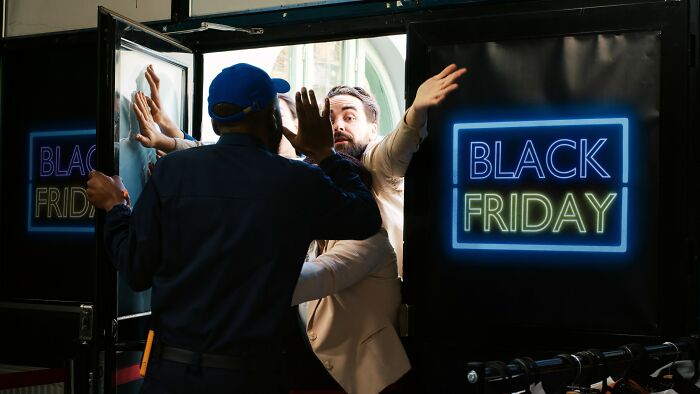 Wild Black Friday Employee Stories That’ll Make You Go “Whoa, People Are Weird”