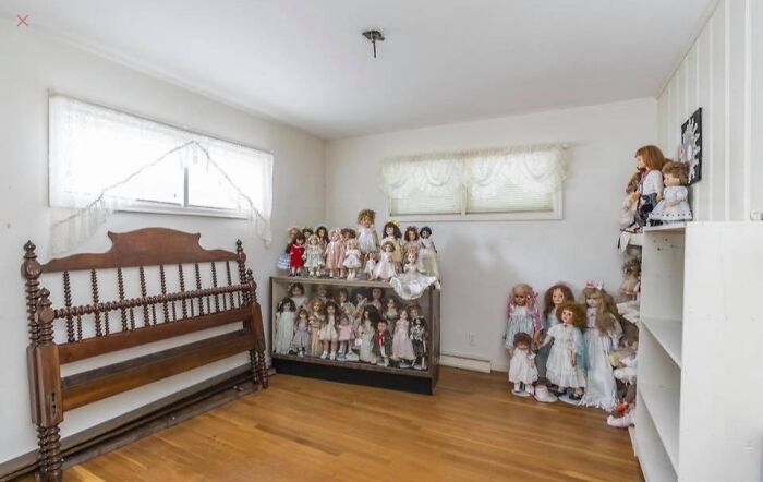Empty House But Full Of Dolls? Yup, That’s Creepy.