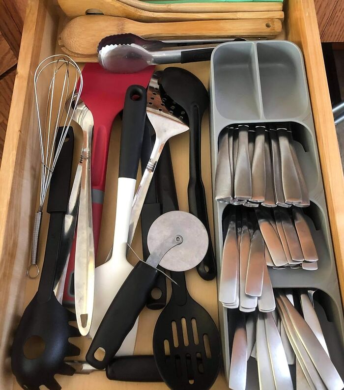 Tame Your Junk Drawer Madness With This Compact Utensil Organizer