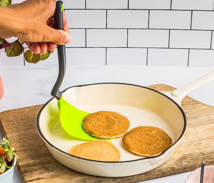 Keep Your Counter Clean With This Flexible Sit-Up Spatula