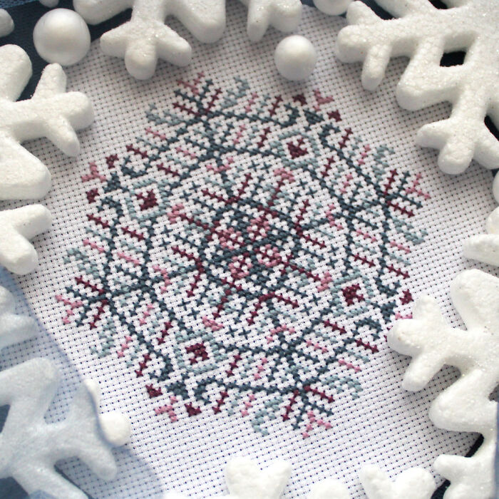 Let's Get Stitching: 20 Christmas Patterns That’ll Totally Make Your Holiday