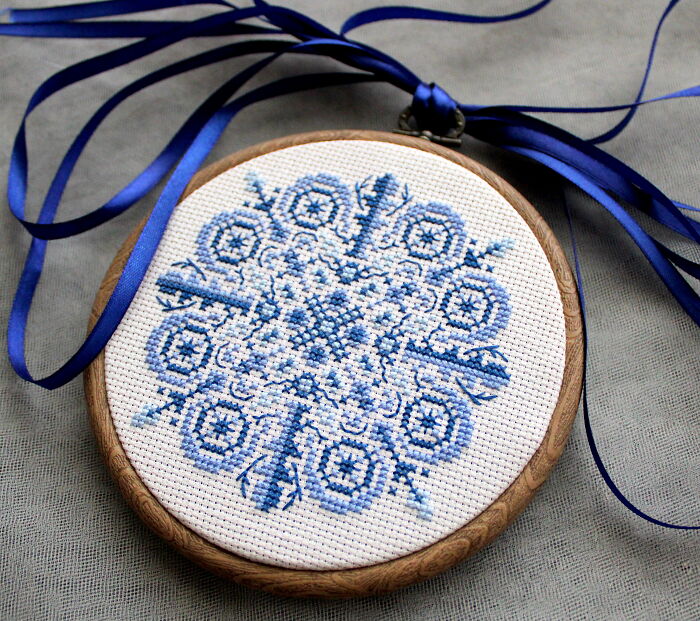 Let's Get Stitching: 20 Christmas Patterns That’ll Totally Make Your Holiday