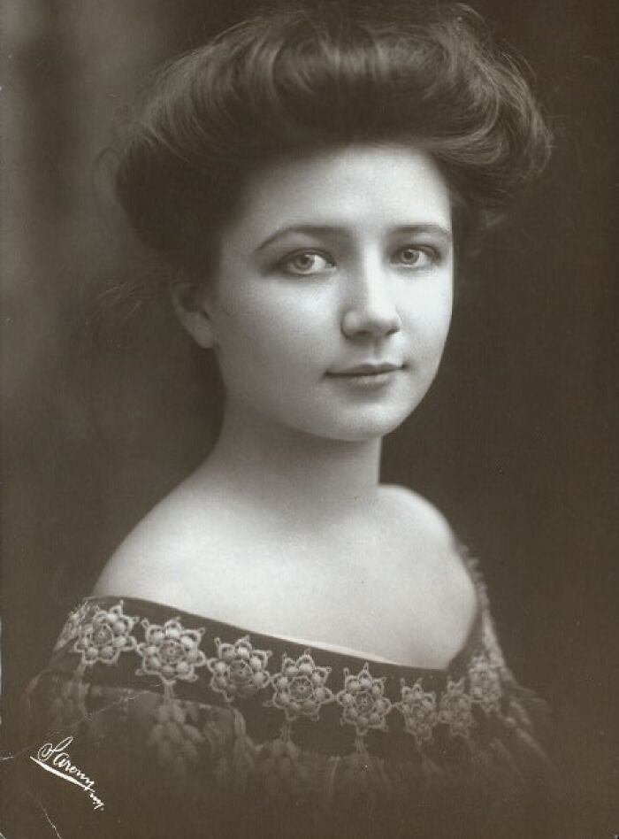 Broadway Actress Hazel Harroun Showing Off Early 1900s Star Power