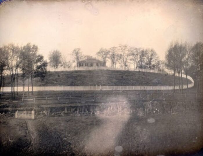 Old Bloomingdale Road’s Quiet 1848 Estate