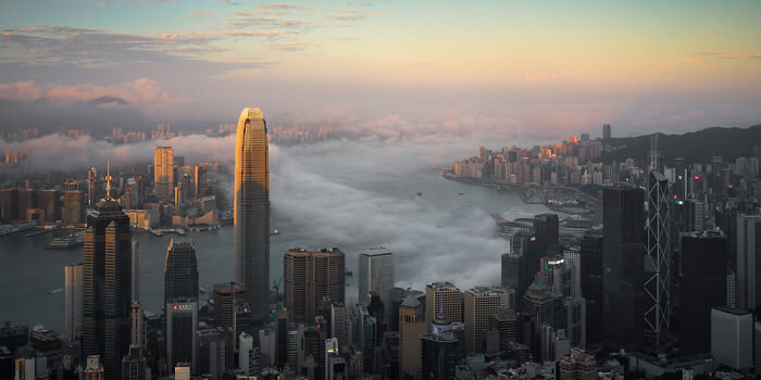 "City And Sea Of Clouds" - Hong Kong’s Skydrama