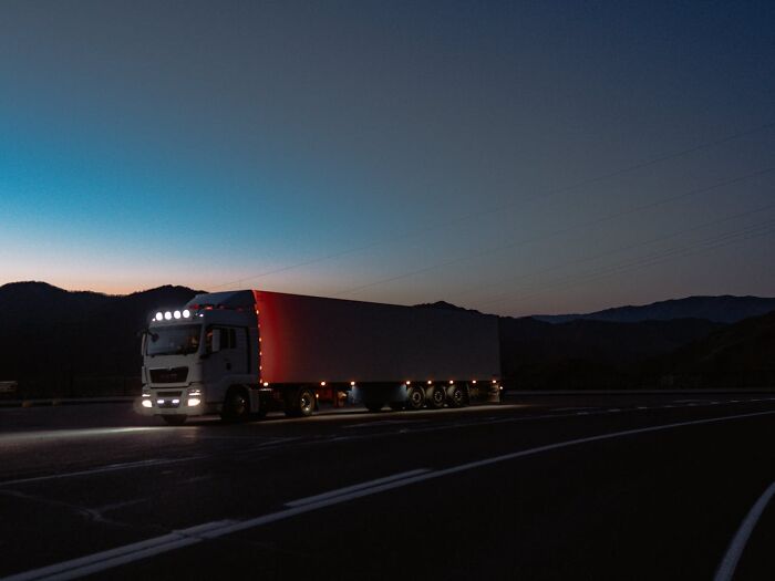 Nighttime Truck Tales That’ll Spook You (But in a Cool Way)