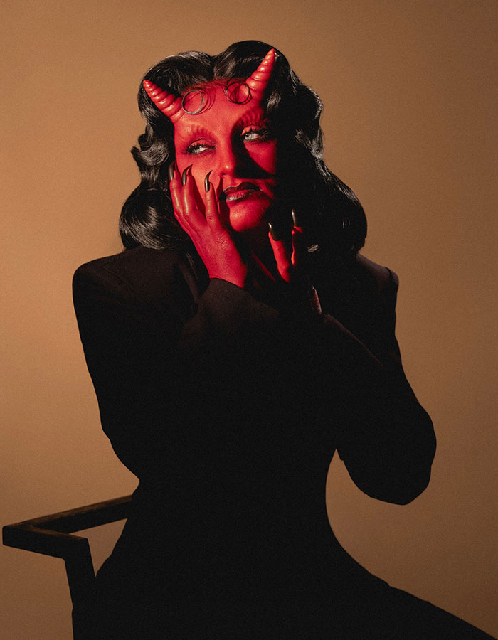 Amelia Dimoldenberg's Unique Twist