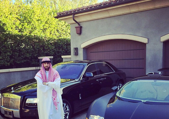 Scott Disick Wearing Traditional Arabian Outfit