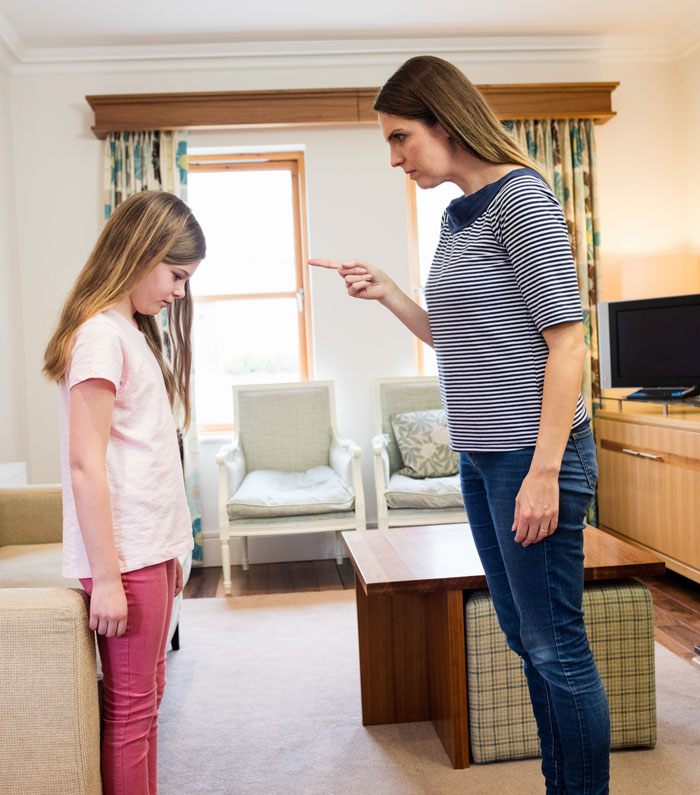 19 Wild Stories From People Who Grew Up With Narcissistic Moms (Yep, It’s As Nuts As It Sounds)