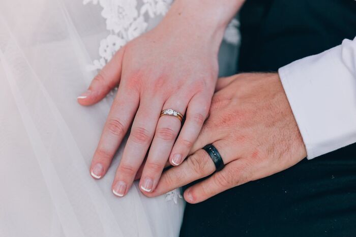 People Got Real About Online Dating — Here’s the Wildest Advice