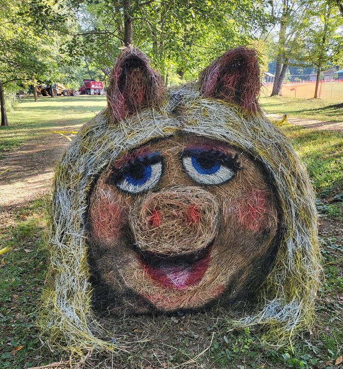 Miss Piggy's Hay Bale Glam