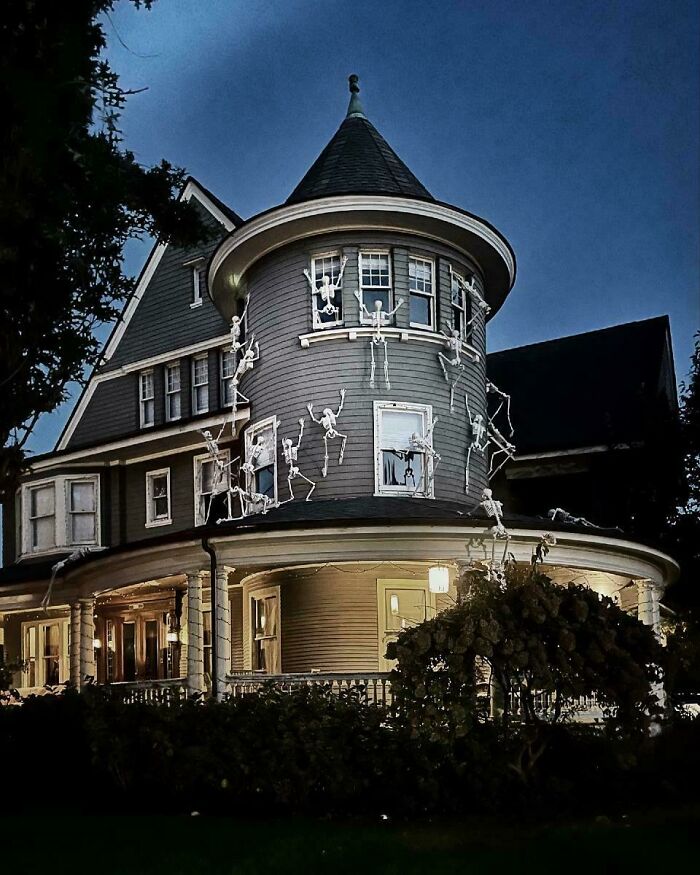 Spooky Decorations on This Historic Home!