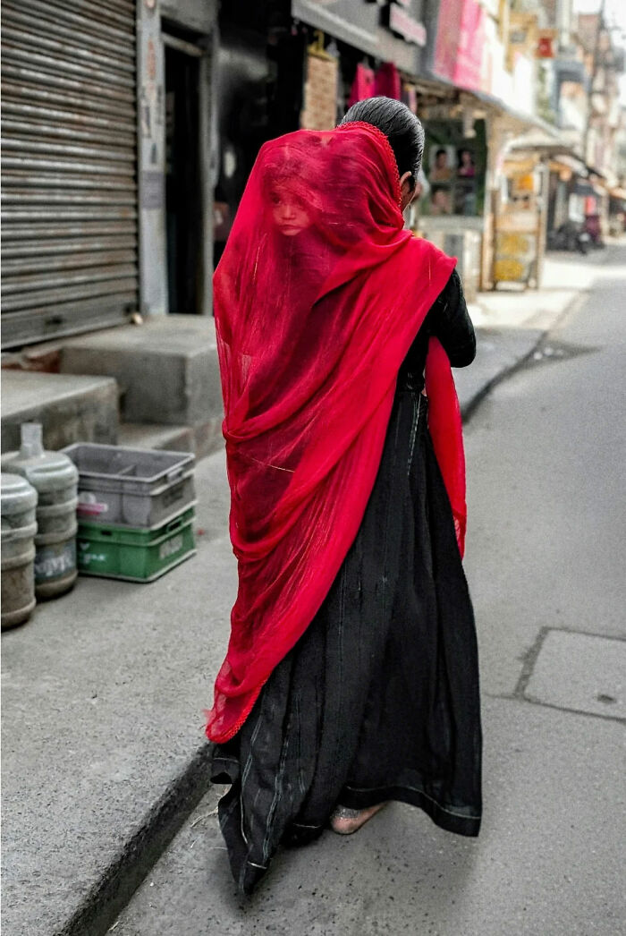 Check Out These Crazy Cool Street Shots That Basically Tell Stories With Light and Shadow