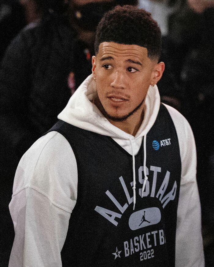 Devin Booker: The Basketball Sharpshooter, 29
