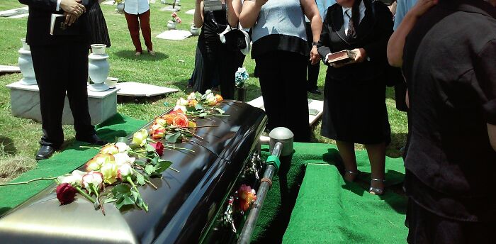Wait, They Actually Did That at Funerals?! 46 Wildest Stories Ever