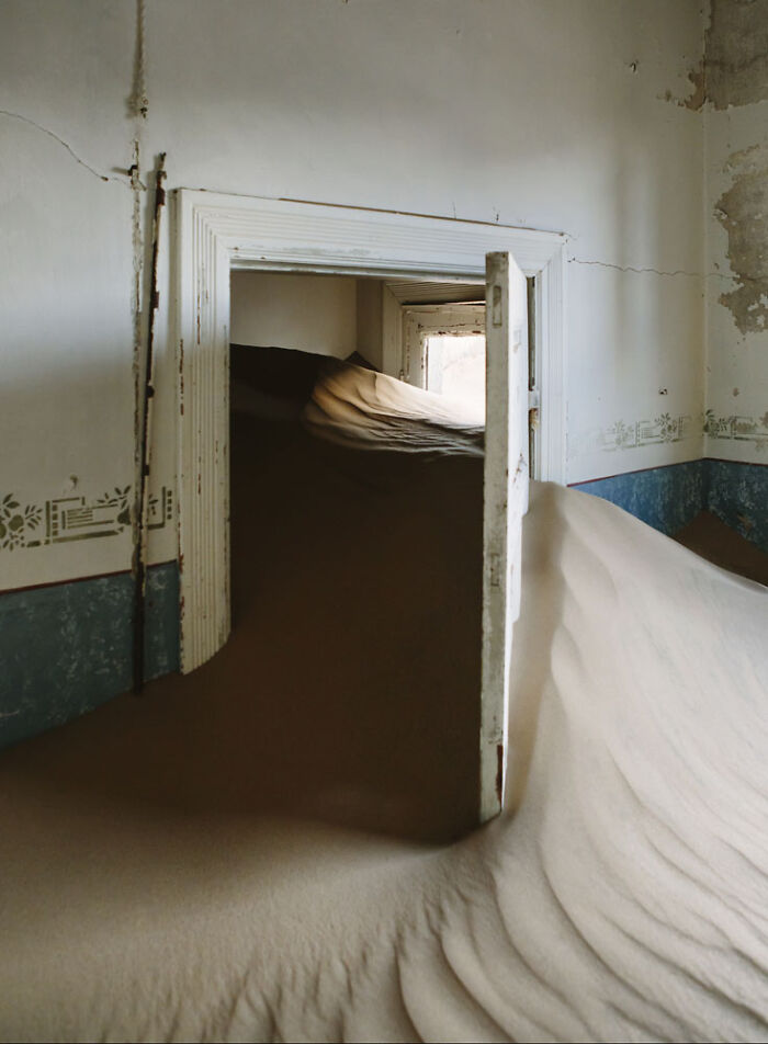 Crazy Sand Swallowed This Ghost Town and It Looks Mind-Blowingly Cool