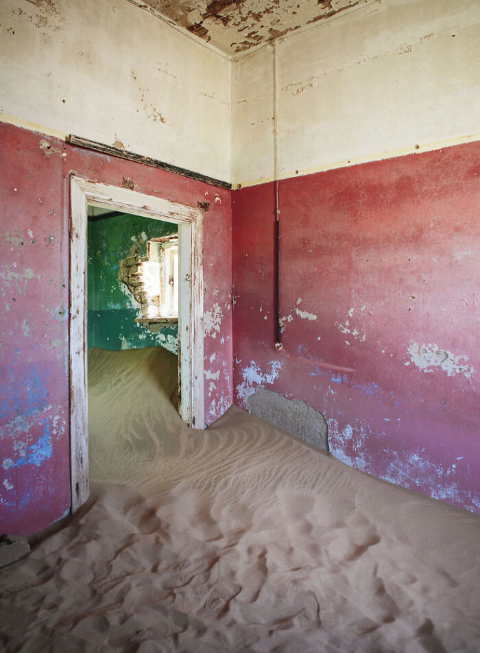 Crazy Sand Swallowed This Ghost Town and It Looks Mind-Blowingly Cool