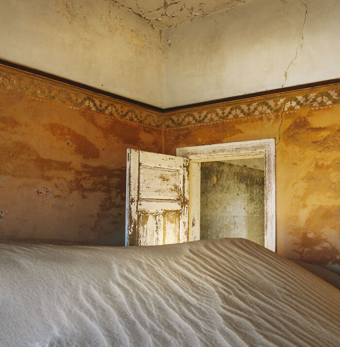 Crazy Sand Swallowed This Ghost Town and It Looks Mind-Blowingly Cool