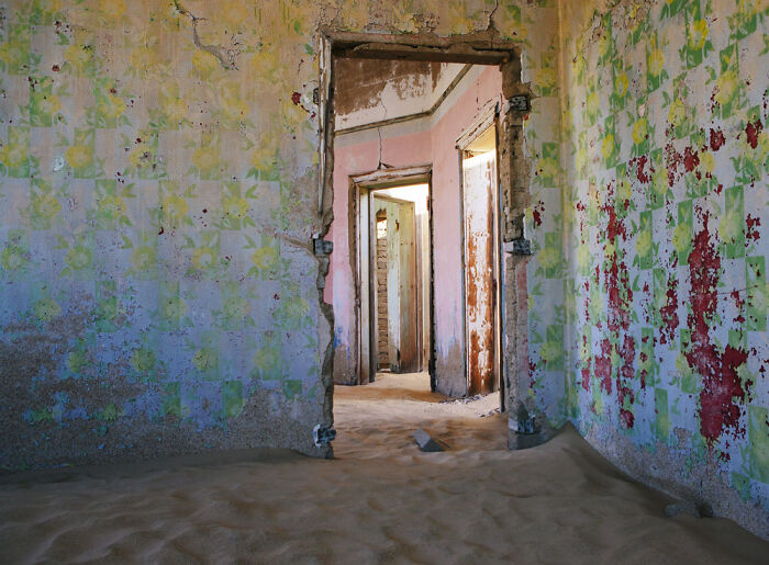 Crazy Sand Swallowed This Ghost Town and It Looks Mind-Blowingly Cool