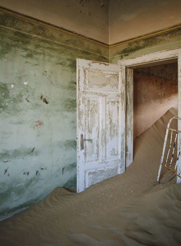 Crazy Sand Swallowed This Ghost Town and It Looks Mind-Blowingly Cool