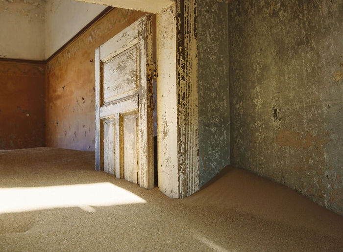 Crazy Sand Swallowed This Ghost Town and It Looks Mind-Blowingly Cool
