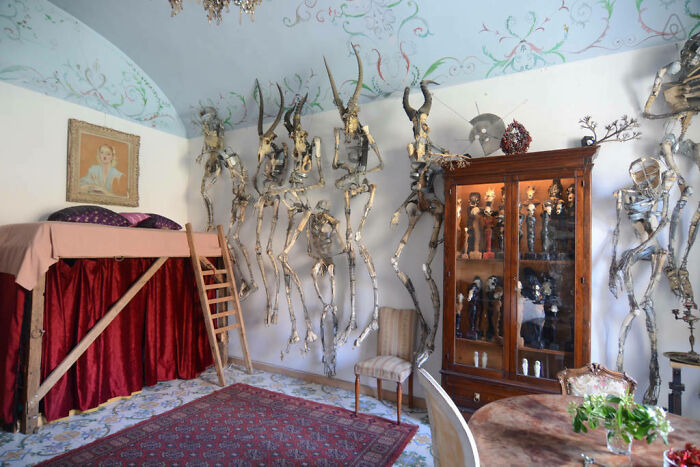Looking For A Place On Airbnb...Found The House Of Nope