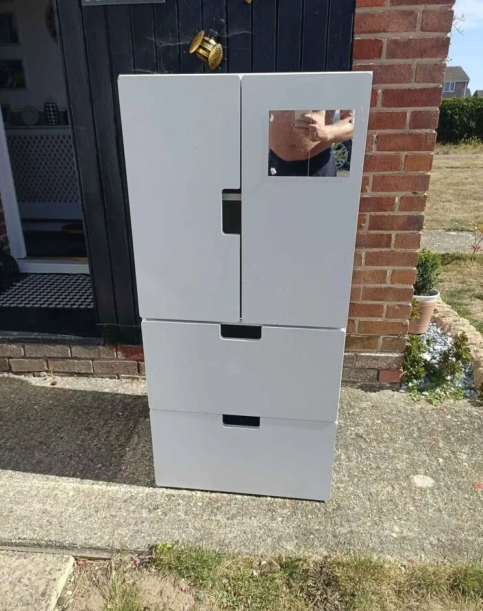 Hm... Can't Look Away