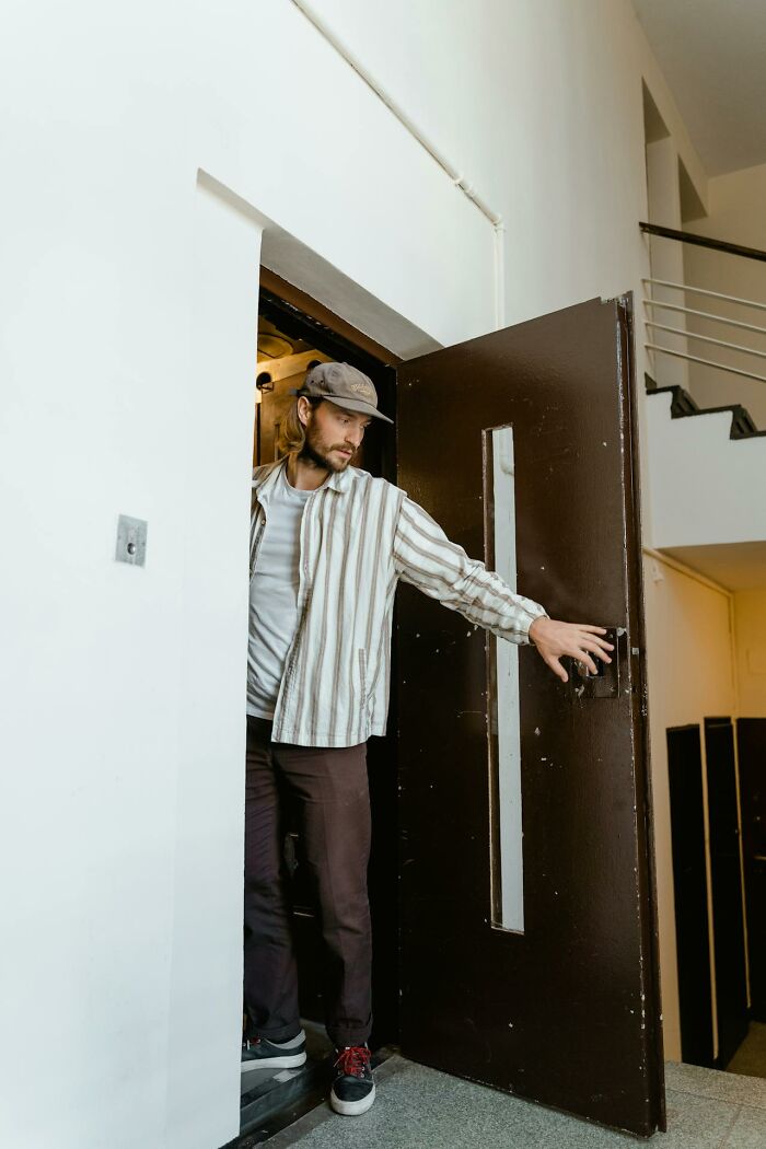 Wait, People Actually Spotted These Sneaky Cheating Signs?