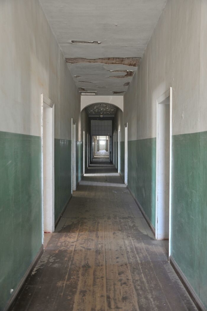 Would you rather get lost in an endless hallway or be stuck in a single room that changes every time you blink?