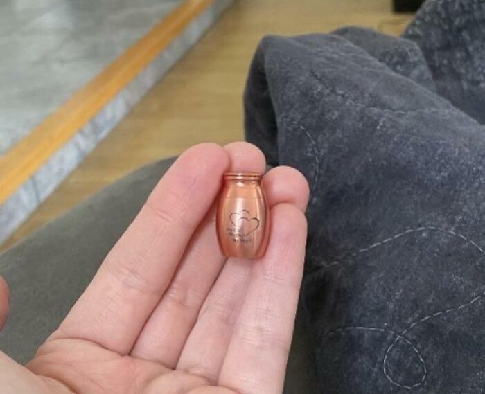 Online Shopping Fail: Etched Urn Surprise