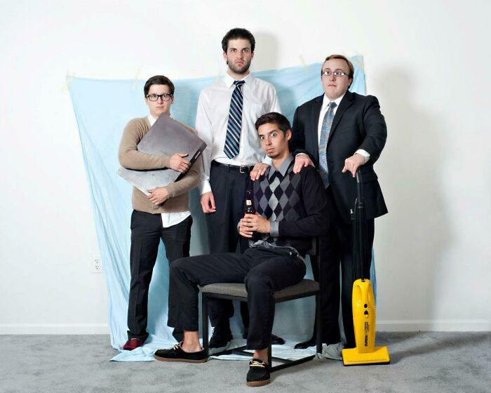 Roommates Pretend To Be Family For This Epic Wall Photo