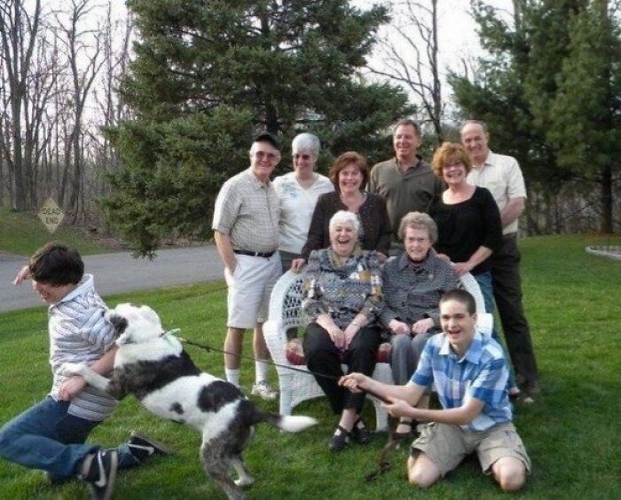 Funny Family Photo That Will Brighten Your Day